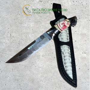 РОЖЕВИЙ БИВЕНЬ ніж ручної роботи майстра Василя Дячика, CPM 121 REX в нержавіючому дамаску, 68 HRC, замовити купити в Україні